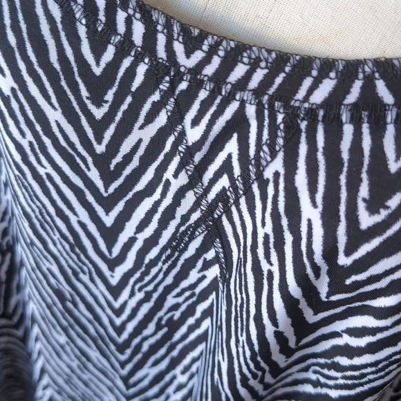 Isabella Rodriguez Dresses & Skirts - Isabella Rodriguez Women's Size 2x Black & White Zebra Tunic Tank Dress